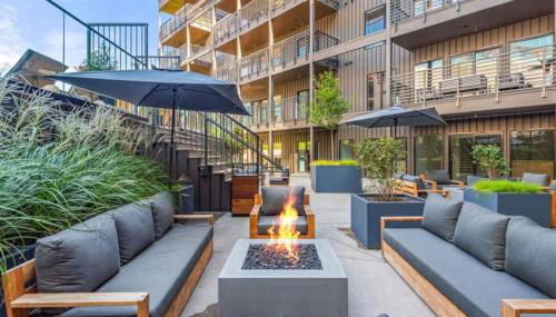 Penthouse Luxury with Pool Patio and City View plus Walk to Broadway - Foto 5