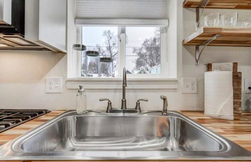 Baby Blue Cottage Downtown Hot Tub BBQ Fire Pit - Foto 18