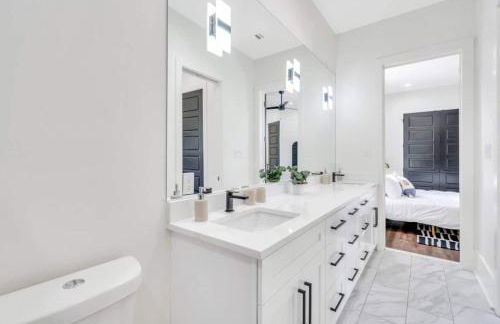 Mid-City Stay w Balcony Jazz Fest Ready - Foto 26