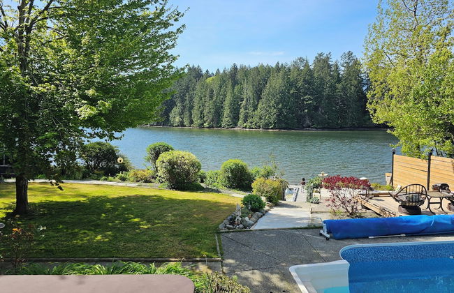 Luxury ocean dock pool villa - Photo 24