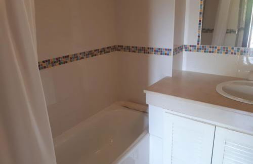 1-Bed - Sleeps 4 - Free Parking & Balcony - Foto 6