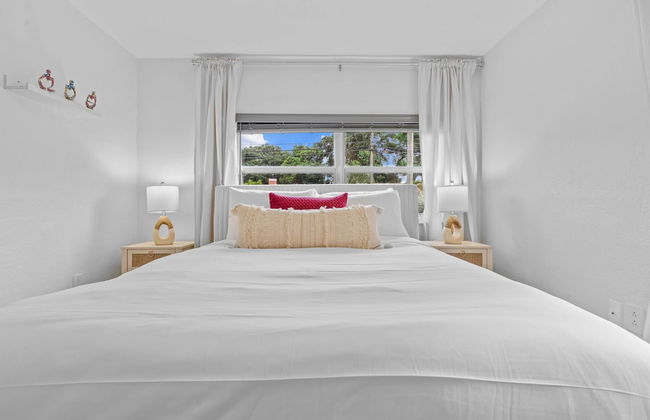 Arthaus- Fully Stocked Kitchen and Fenced Yard - Foto 16