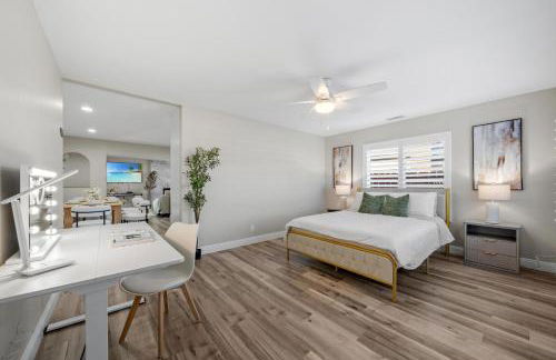 Entire Private Home with 3 Bedrooms 2 Bathrooms, Gated Yard, Garage, Hot Tub, 4-Beds, Golf, Mira Mesa, Available Now - Photo 18