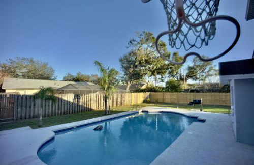 Luxury 4BR Getaway with Heated Pool & Cozy Vibes! - Foto 47