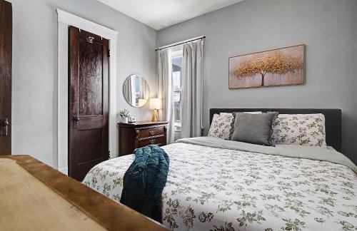 Modern & Cozy 2BR Retreat Near West Blvd - Foto 27