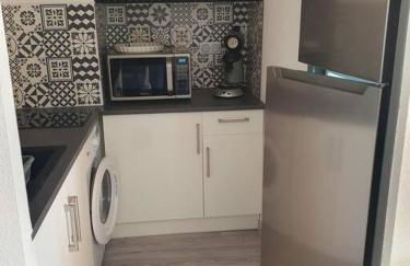 LES TERRASSES DE LA BARONNIE Appartement climatisé avec 1 chambre et piscine ouverte de fin Mai à mi Septembre Parking securisé avec accroches vélo disponible du 1er Avril au 30 Septembre sans supplement - Foto 9