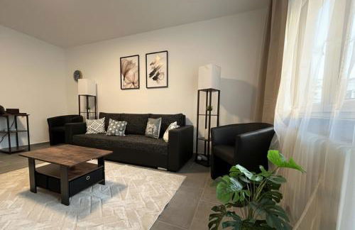 Spacious Apartment with Balcony - nearby Schlosspark - APOLONIAliving - Foto 52