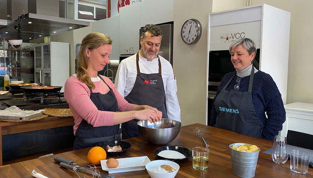 Seguendo le istruzioni dello chef