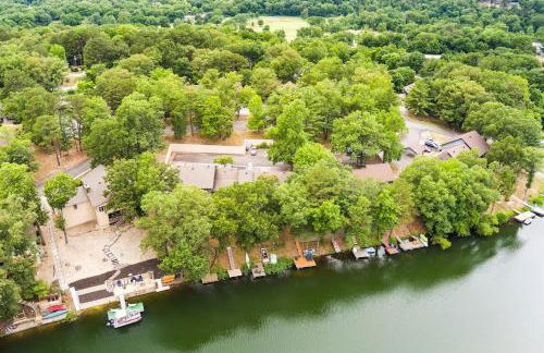 Lakeside Nest Dock on Lake Rayburn Sleeps 10 - Photo 29