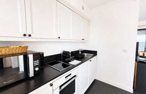 1-bedroom beachfront apartment with sea view - Photo 4