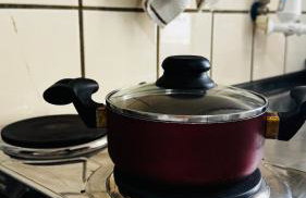 Stúdio Completo com Ar e wifi rápido em itapuã - Foto 28