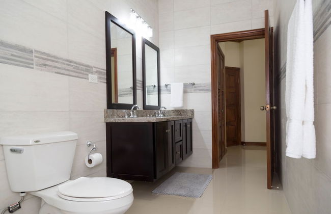 Luxury 3 Level Town House - Foto 15