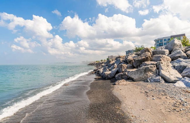 Lakeshore 3BR 2 5BA Townhome 1 min to the Beach - Photo 15