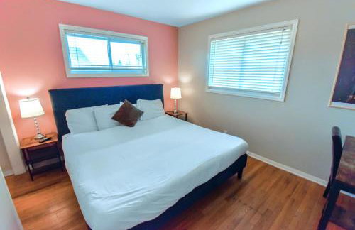 Enchanting Upper Unit with City Charm - Foto 47