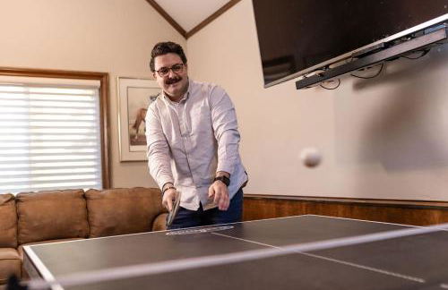 Lux Western Cabin Pool Table Ping Pong Vibes - Foto 26