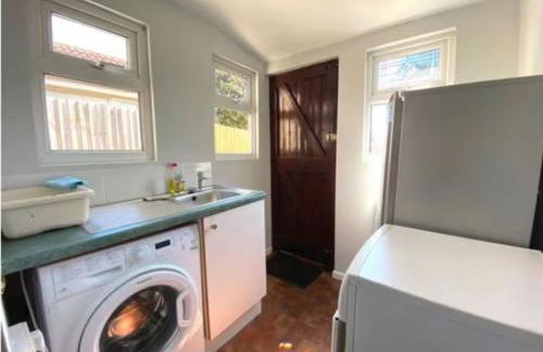 Balmoral House - Holiday Home - Photo 10