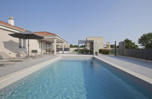 Neue Villa bei Rovinj mit privatem Pool, WLAN, Klima - Foto 2