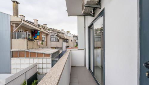 Sleek Apartment with Balcony by HostWise - Foto 5