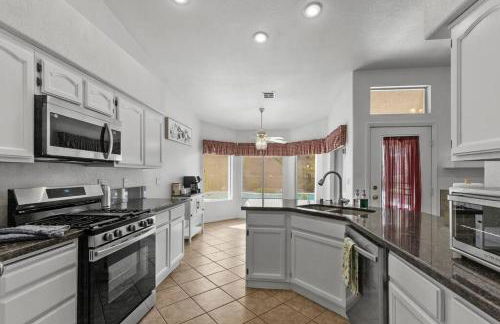 Vegas Retreats Pool, Arcade, Fun, 10min from Airport and the Strip - Foto 24