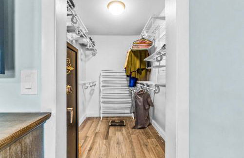 Bright and Comfy 5 Star Location with a Heated Pool - Photo 24