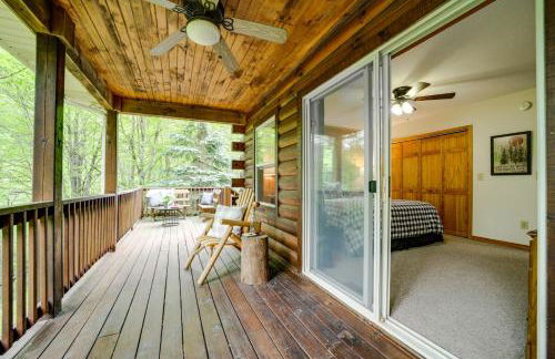 Peaceful Smoky Mountain Cabin with Deck and Fire Pit! - Foto 17