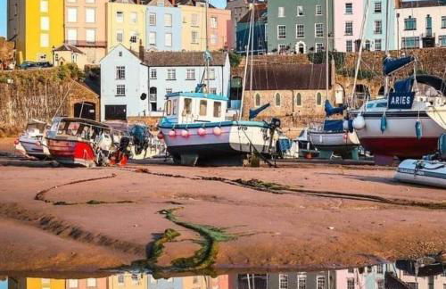 Sea Crest, Beautiful home in Tenby with sea views - Photo 10