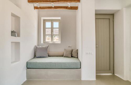 Lil Paros Luxury suites - Photo 26
