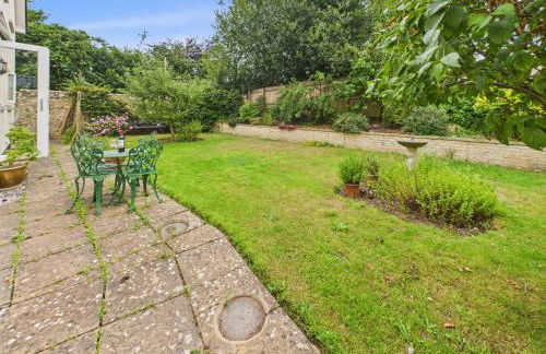 Large detached house near the sea - Photo 17