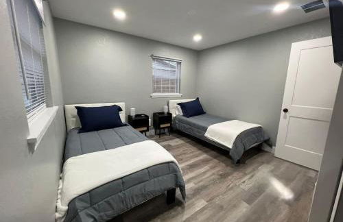 Kid-friendly Home w Pool & BBQ - Photo 16