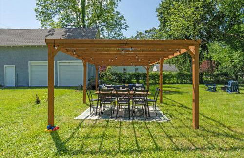 5bd Movie Theater - 7mins to UND - Backyard BBQ - Foto 5