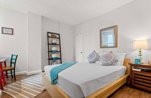 Sojourn Classic DC Rowhouse with Parking - Foto 26