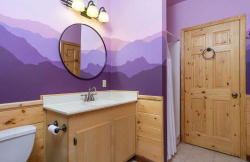 A Celestial Chalet Pets, Hot Tub & Mountain View - Photo 29