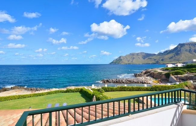 Luxurious Sea Front Villa in Mallorca - Photo 22