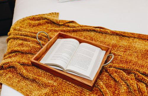 Birdsong Bungalow - Hot Tub, Game Room, Fire Pit - Foto 25