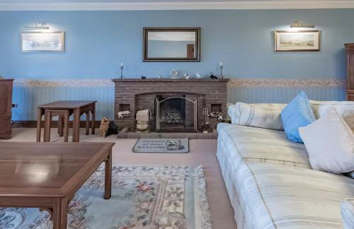 Tudor Style Seafront Home Sea Views Shoebury - Pass the Keys - Foto 29
