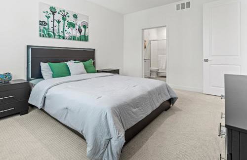 Beautiful Irvine Grand Park Community Cozy and Comfortable Home - Photo 7