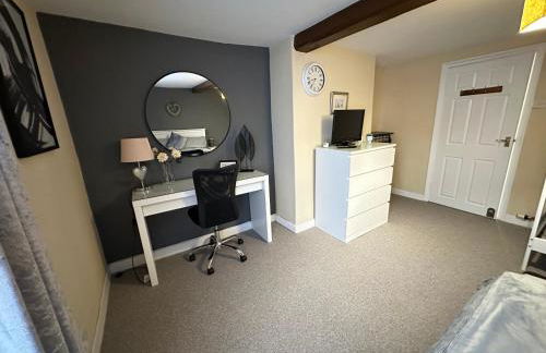 Llanidloes Townhouse-pet-friendly-sleeps 7-Mid Wales - Foto 12