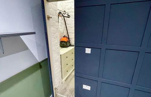 AdeamStays provides Beautiful centrally located 1 and 2 bed apartments on Liverpools Boulevard - Foto 48