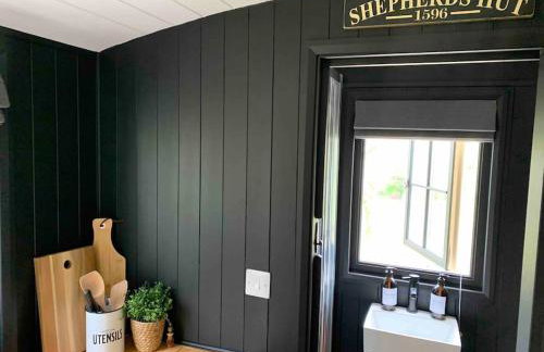 Shepherd's Hut - Sleeps 2 - Pet Friendly - Parking - Foto 41