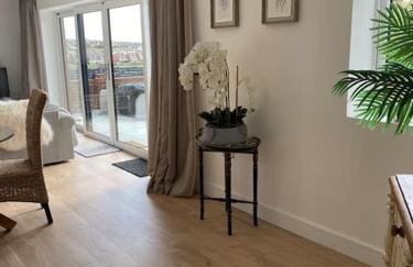 Studio Cabin Retreat with Hot Tub Sea and Downs views in Seaford with own garden - Foto 11