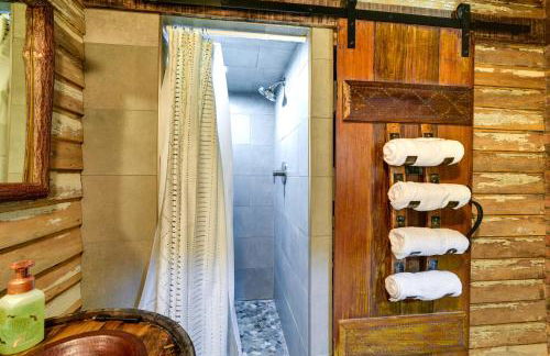 Glasgow Getaway with Patio, Fireplace and Grill! - Foto 14