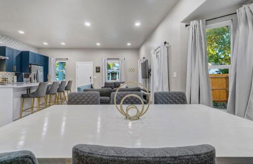 Baby Blue - Hot Tub Easy Access to Top Locations - Foto 18