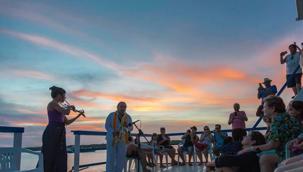 Tramonto con musica dal vivo