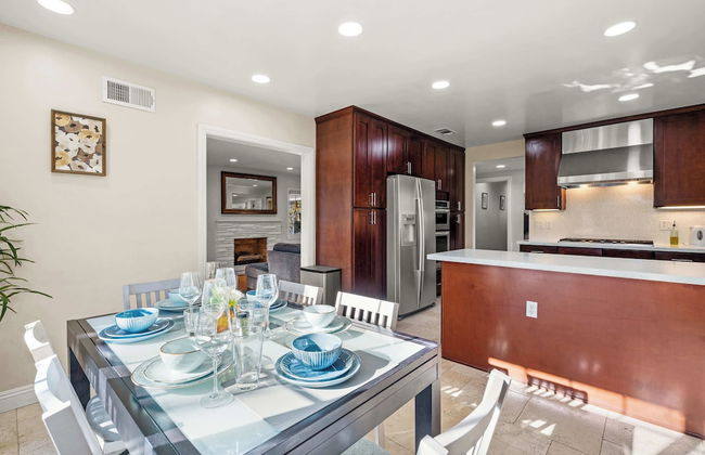 Luxury Estate With Sparkling Pool & Elegant Amenities - Foto 68