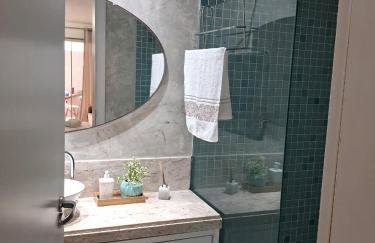 FLAT ENCANTADOR A UM PASSO DA PRAIA - Foto 50