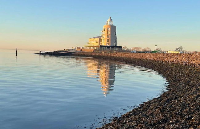 Modern Retreat With Private Sauna - Photo 27