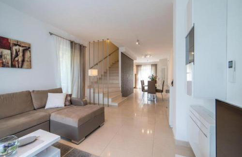 Villa Anita - Five Bedroom Villa with Swimming pool - Photo 6