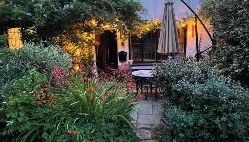 The Annex - Photo 1, Garden