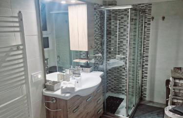 VARESE PRIME - Air Conditioning, 2 Parking, 2 Baths, City Centre, 200mt Villa Esengrini Montalbano, NO Keybox - Foto 35