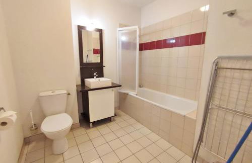 Oo, T2, centre Luchon, wifi, casier à skis, ascenseur, 4 personnes - Foto 8